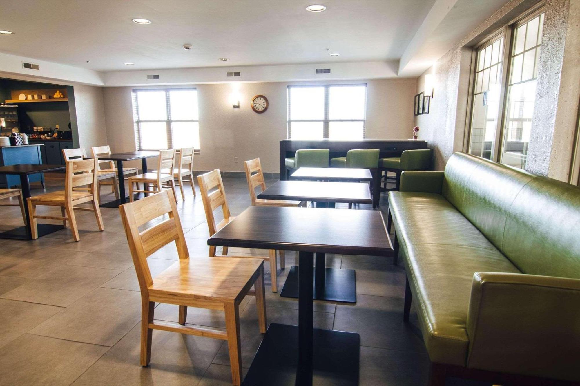 Country Inn & Suites By Radisson, Stockton, Il Exteriör bild
